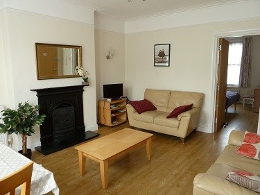 Livingroom, view 2